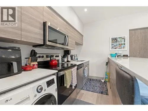 Furnished Studio Condo with Gym & Pool near Vernon Hospital